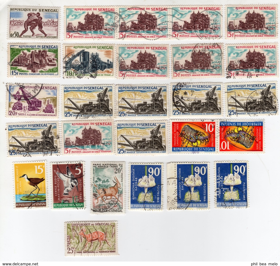 TIMBRES AFRIQUE PAYS DIVERS - LOT + DE 1100 TIMBRES - OBLITERES & NON OBLITERES - VOIR SCANS ET DESCRIPTION