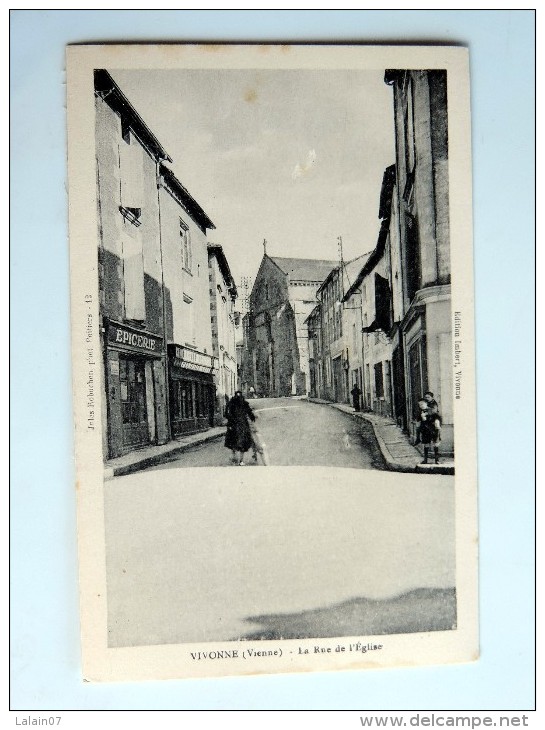 Carte Postale Ancienne : VIVONNE : La Rue De L' Eglise , Epicerie , Animé - Vivonne
