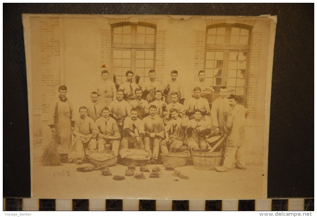 Photographie, Photo, Guerre, Militaria, Groupe De Soldats Regiment A Identifier Corvée De Patates Epluchage - War, Military