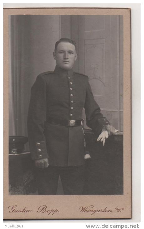 Nr. 2133,  Kleines Kabinettfoto, Uniformen, Soldaten,  Ca. 6,5cm X 10,5 Cm, Weingarten - Guerra 1914-18