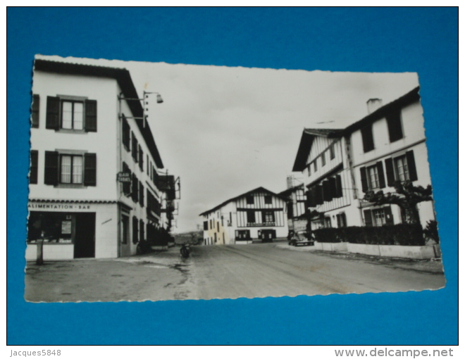 64) Urrugne - N° 1928 - Le Centre Du Bourg  (le  Bar - Tabacs - Alimemtation ) - Année  -  EDIT- Vincent - Urrugne