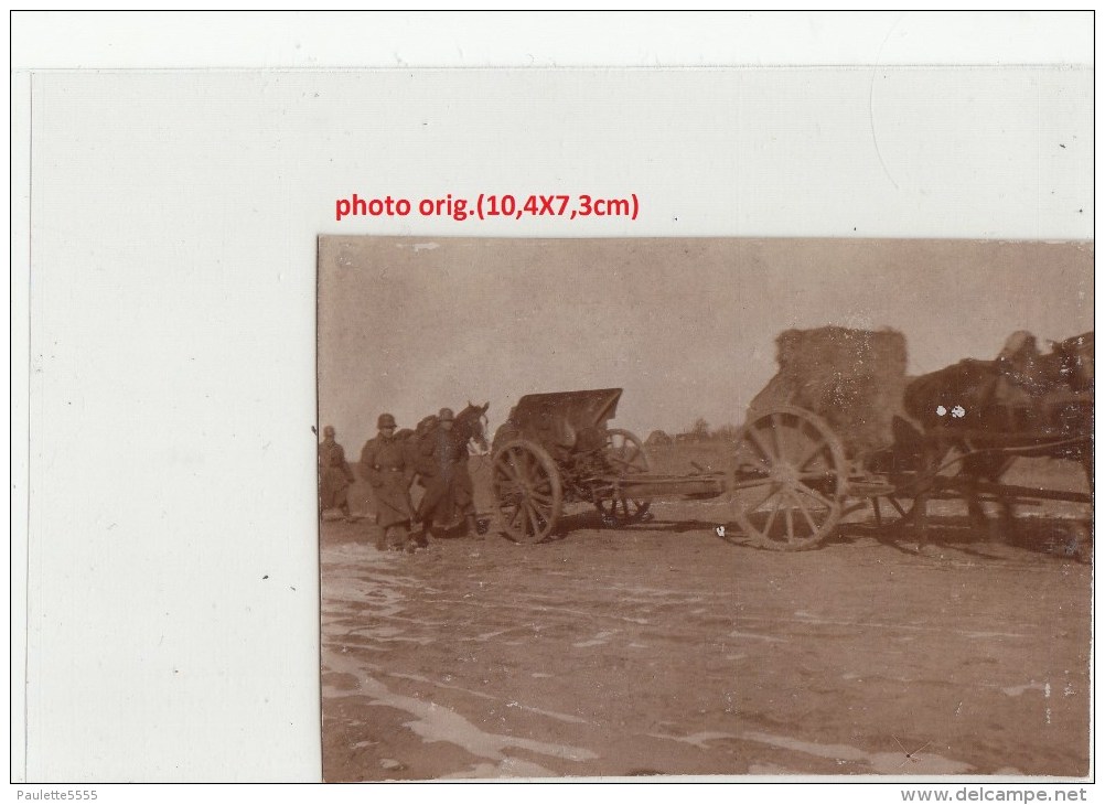 Orig.Photo Allemande-Soldats Allemand Convoi Hippomobile Canon Et Ballots De Paille Chevaux(FRONT DE L´EST Guerre14-18) - Weltkrieg 1914-18