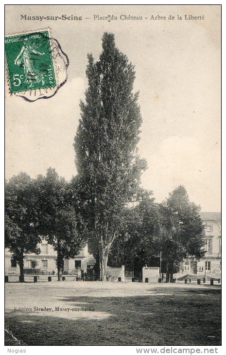 MUSSY SUR SEINE - LA PLACE DU CHATEAU - L'ARBRE DE LA LIBERTE - BELLE CARTE -  TOP !!! - Mussy-sur-Seine