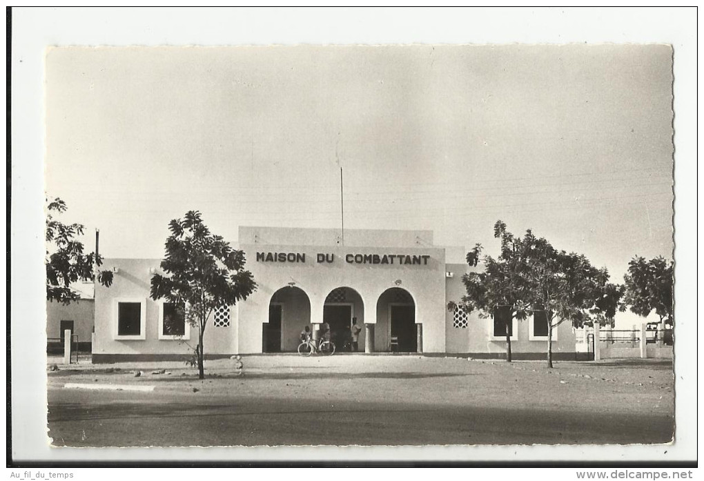 CPSM NIGER , NIAMEY , MAISON DU COMBATTANT - Niger