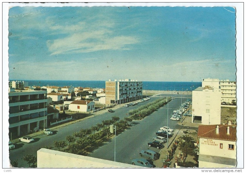 CPM - Saint-Cyprien-Plage - Le Boulevard. La Plage - Saint Cyprien