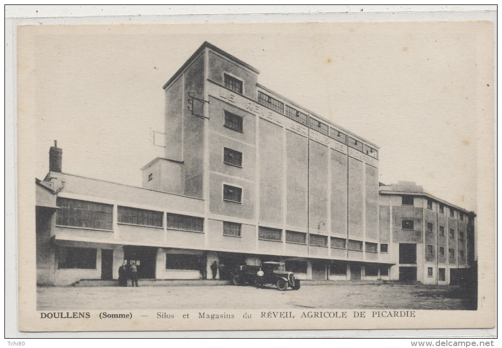 DOULLENS  Silos Et Magasins Du Réveil Agricole De Picardie Animée , Camionette - Doullens