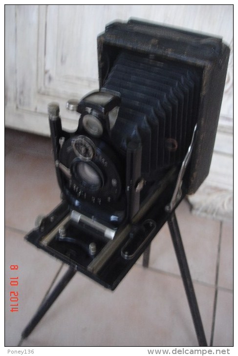 Appareil Photo à Soufflet Marque IBSOR 1950 Objectif Anastigmat Doppel 135 Mms ,sur Pied Télescopique De 90 Cms . - Fototoestellen