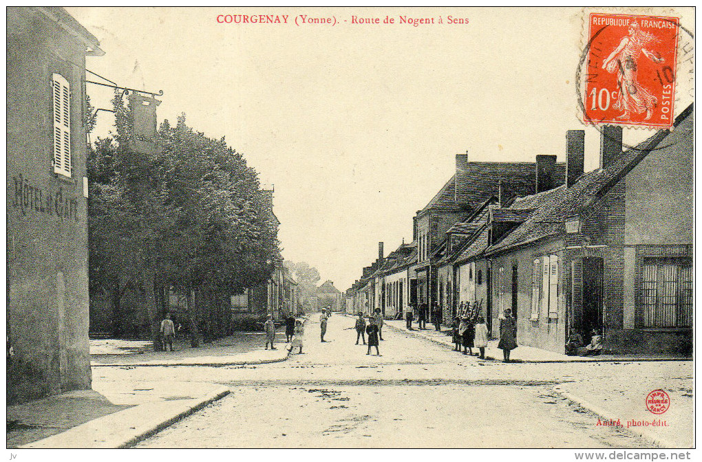 COURGENAY - Route De Nogent à Sens - Neuvy Sautour