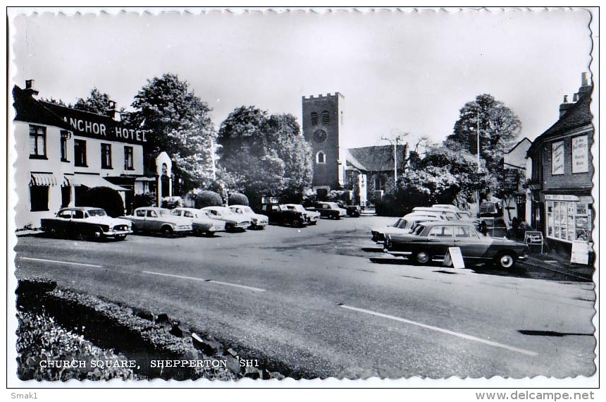 ENGLAND MIDDLESEX Shepperton CHURCH SQUARE  " ANCHOR HOTEL " CARS PHOTO OLD POSTCARD - Middlesex