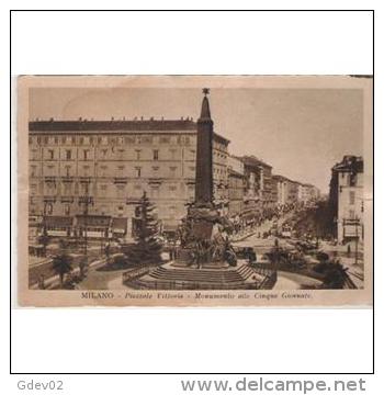 ITLATP1325C-LFTD3146TTSC. TARJETA POSTAL DE ITALIA.Calles De  MILAN.Plaza,Monumento,jar Dines,edificios.coches. - Otros & Sin Clasificación