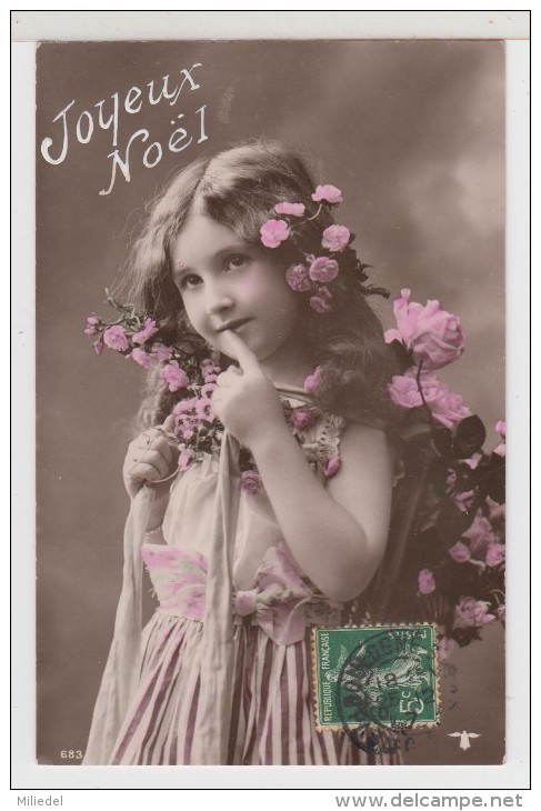 ENFANT-CHILDREN- KINDER - LITTLE GIRL - FILLETTE Avec Fleurs - Portraits