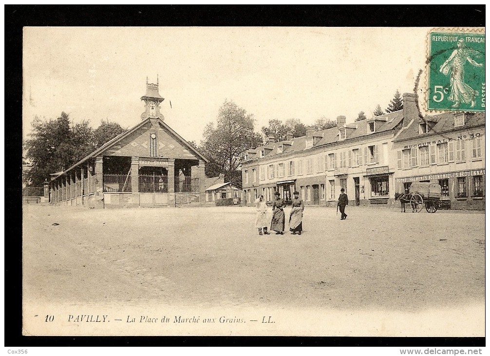 CPA 76 PAVILLY La Place Du Marché Au Grains Commerce Etablissements ROUENNAIS - Pavilly