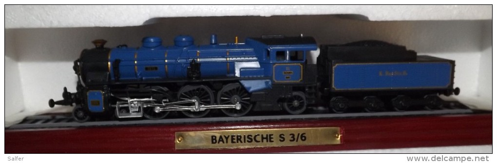 LOCOMOTIVA STATICA SU ESPOSITORE "BAYERISCHE S 3/6 - Locomotive