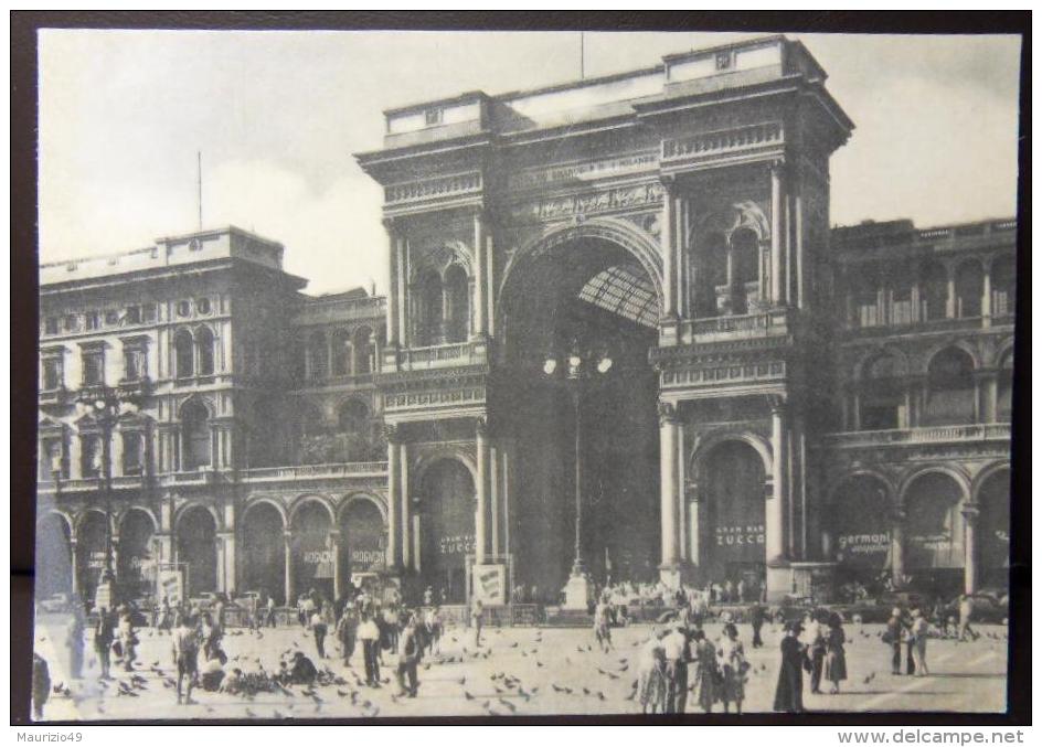 MILANO  1964 3 Giu GALLERIA VITTORIO EMANUELE (INGRESSO) Piazza Molto Animata - Auto D'epoca - Insegne Varie - Vedi Foto - Europe