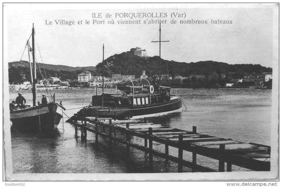 Le Village Et Le Port Ou Viennent S´abriter De Nombreux Bateaux - Porquerolles