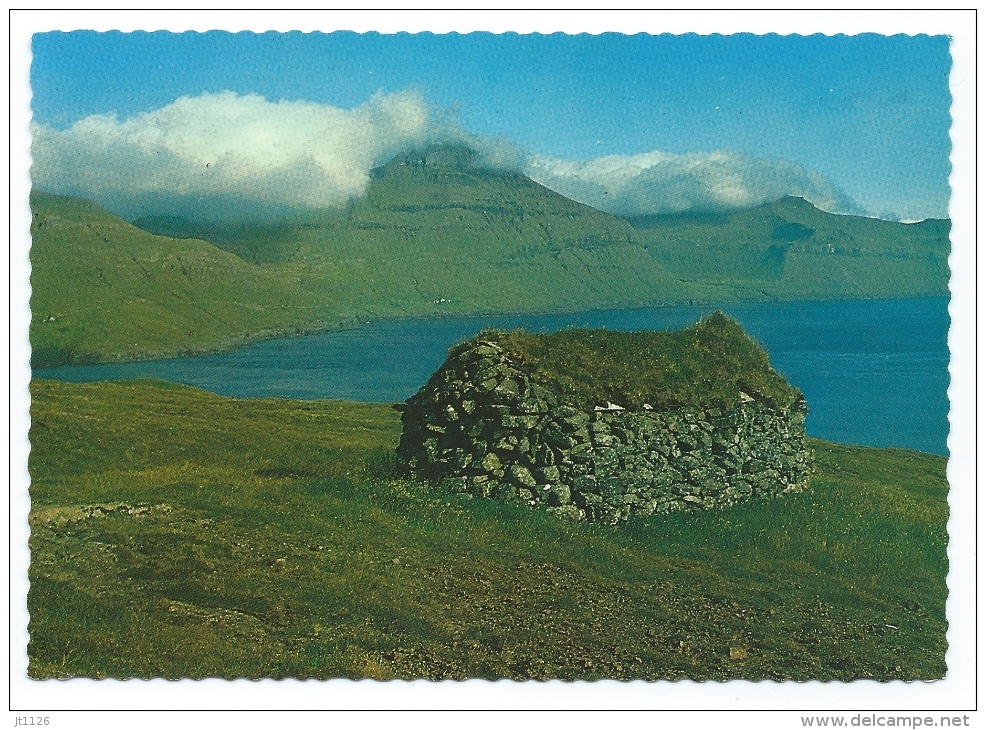 Iles Féroé  -  Faroe Islands  - Old Peat Stock-House   (voir Scan Du Dos) - Féroé (Iles)