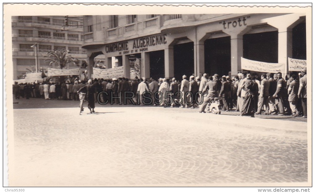 PHOTO - CASABLANCA - MAROC - MANIFESTATION INDIGENE - INDEPENDANCE MAROCAINE - Lieux