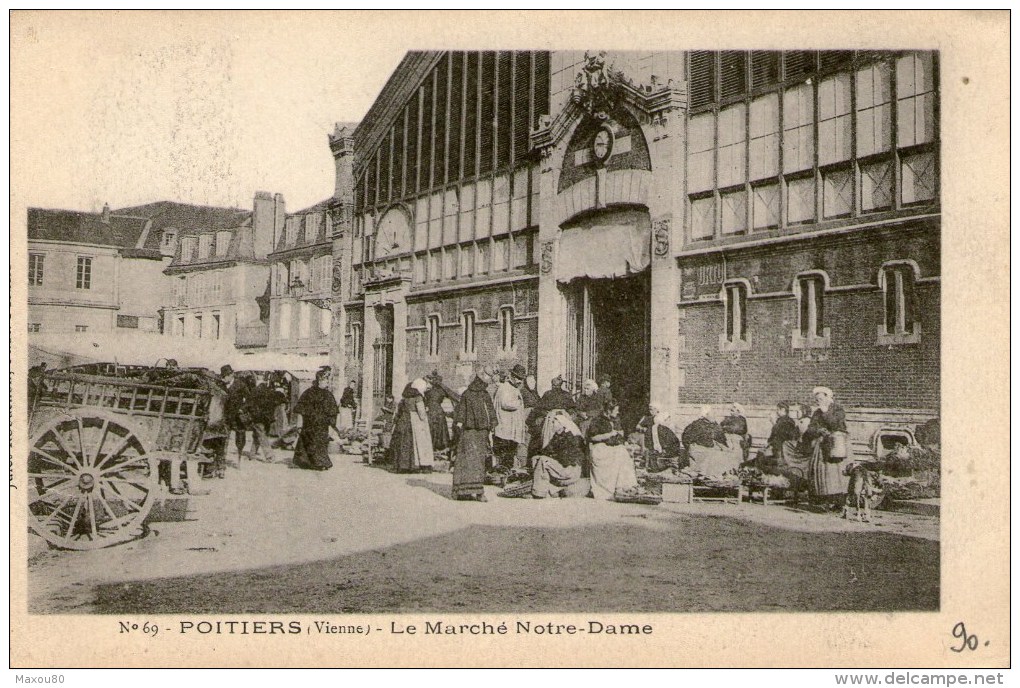 POITIERS - Le Marché Notre-Dame - - Poitiers