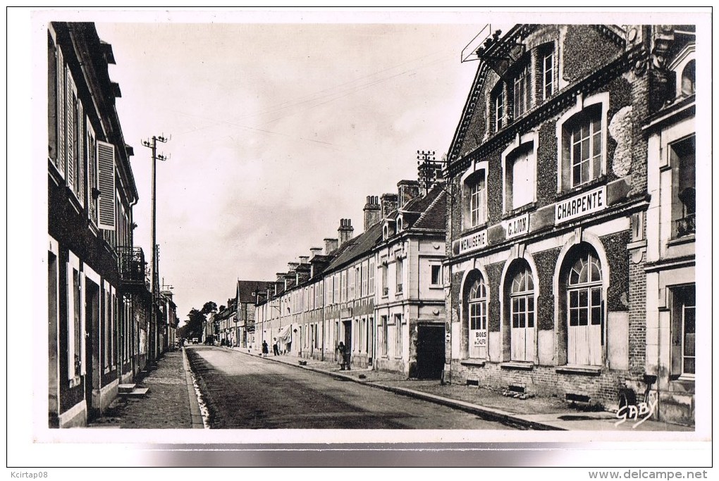 ISIGNY - Sur - MER . Rue De Cherbourg . - Autres & Non Classés