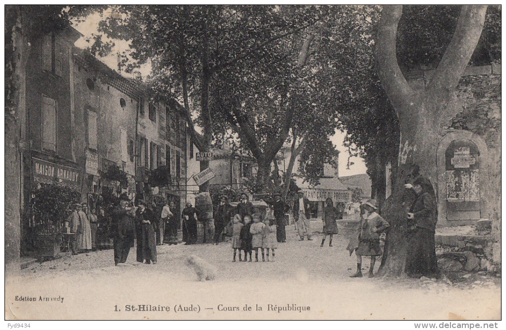 CPA - St Hilaire - Cours De La République - Saint Hilaire