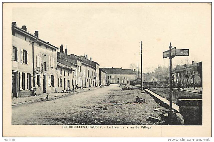 Depts Divers- Moselle - Ref  R 920 - Courcelles - Chaussy - Le Haut De La Rue Du Village - Carte Bon Etat - - Sonstige & Ohne Zuordnung