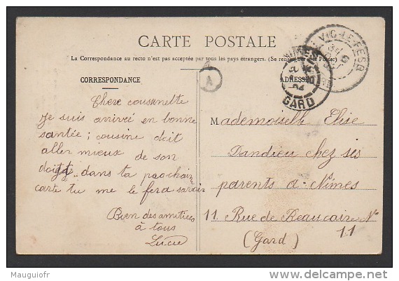 DF / FÊTES - VOEUX / BONNE FÊTE / JEUNE FEMME AU BOUQUET DE FLEURS / CIRCULÉE EN 1904 - Other & Unclassified