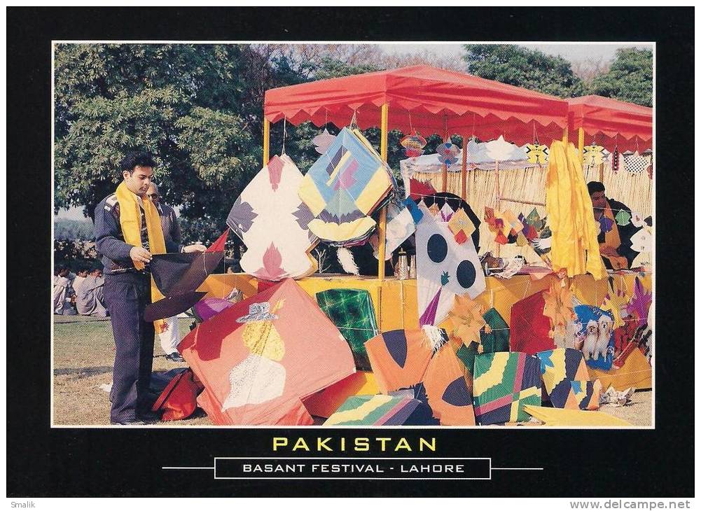 LC346 PAKISTAN POSTCARD Basant Festival Lahore, Kite Shop, Culture ** - Pakistan