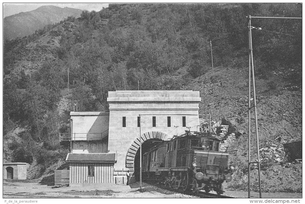 CPA SUISSE LA SORTIE DU TUNNEL DU SIMPLON A BRIGUE (TRAIN - Brigue-Glis 