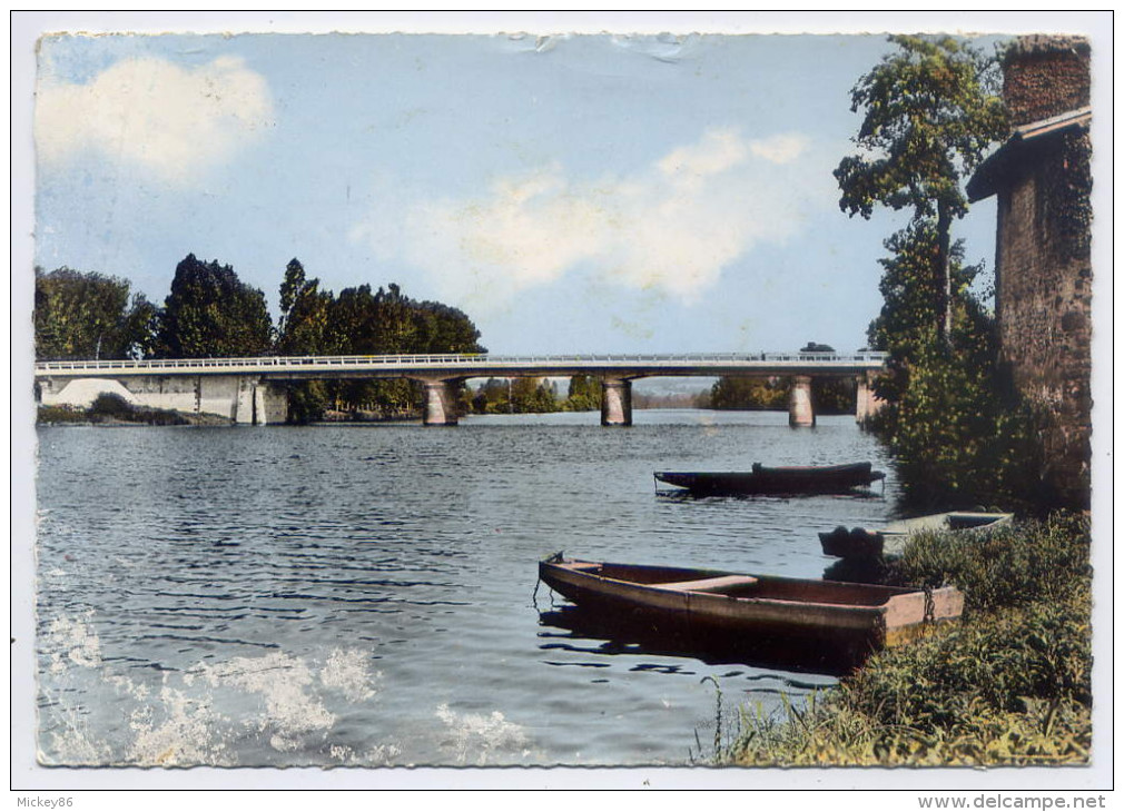 AVAILLES LIMOUZINE--1966--Le Pont Sur La Vienne ,cpsm 15 X 10 N°111  éd Combier----pas Très Courante - Availles Limouzine