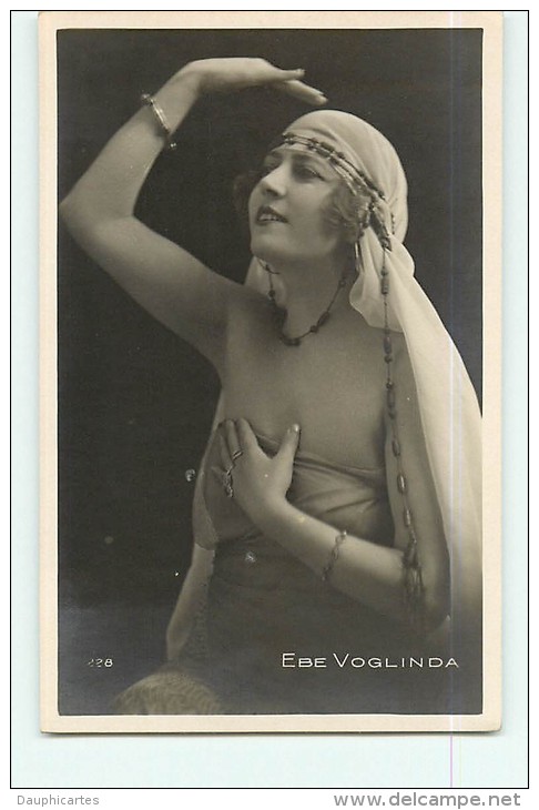 Ebe VOGLINDA Et La Danse Du Ventre  - 2 Scans - Artistes