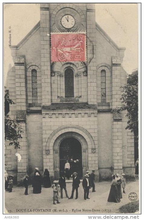 CPA 49 DOUE LA FONTAINE Eglise Notre Dame, Sortie De Messe - Belle Animation - Doue La Fontaine