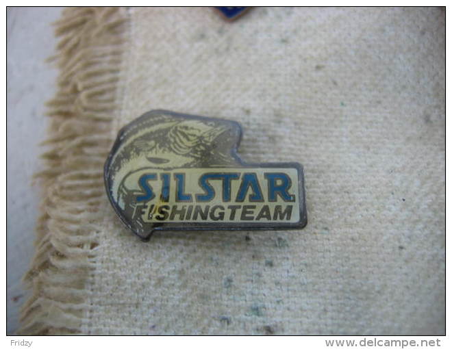 Pin´s Thème De La Peche, Poisson: SILSTAR, Fishingteam - Tir à L'Arc