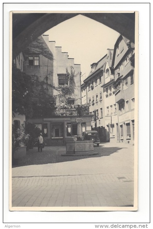 10307 -  Salzburg Carte Photo  Place Avec Fontaine Et  Vieille Voiture Mimosa  1940-45 - Altri & Non Classificati