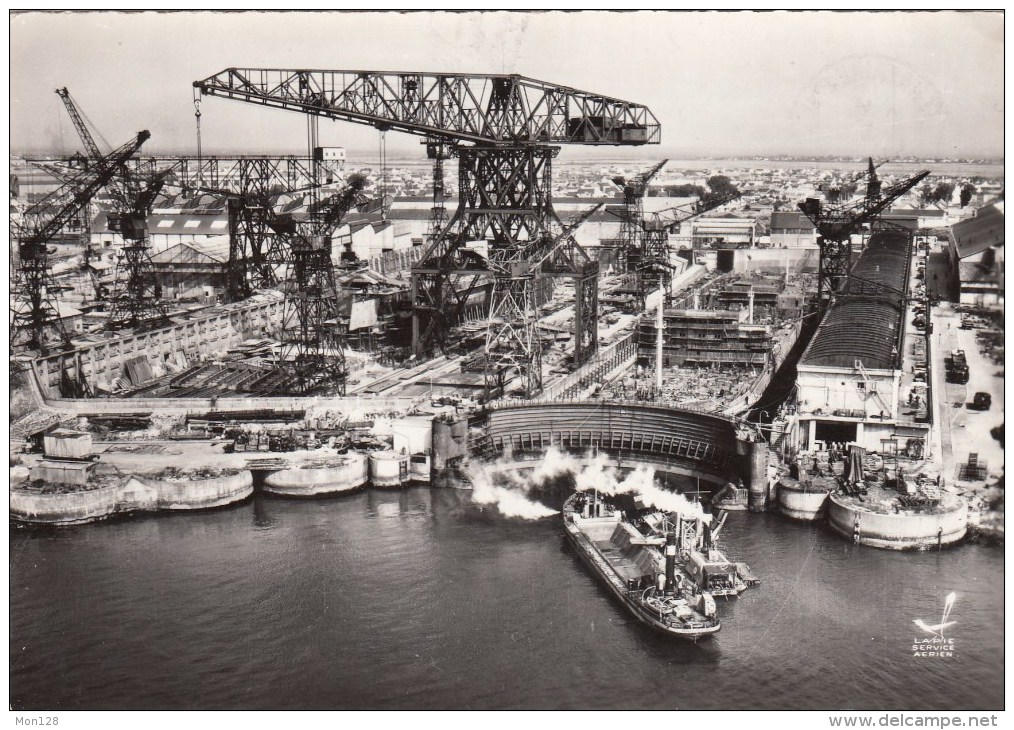 SAINT NAZAIRE (44) LES CHANTIERS MARITIMES - CALE DU JEAN BART ET LA GRANDE GRUE - Saint Nazaire