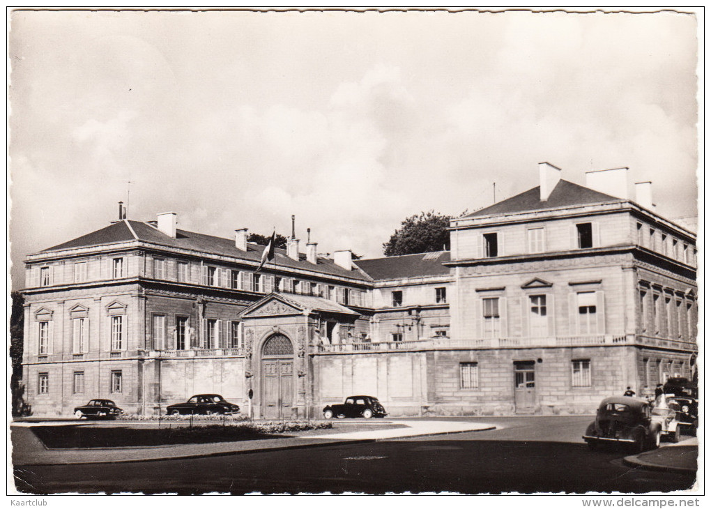 Caen : RENAULT FREGATE & R4CV, CITROËN TRACTION AVANT - Le Préfecture - Calvados (F) - Toerisme