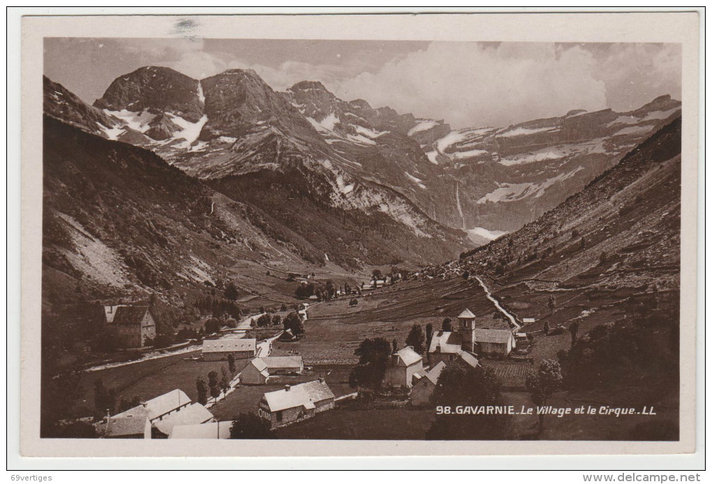 65 GAVARNIE, Le Village Et Le Cirque, Glacée - Gavarnie