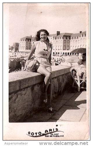 PORTRAIT Nº 2136 PIN UP FEMME-MUJER-DONNA-WOMEN MAR DEL PLATA "CASA FOTO ARIS" ANNEE 1950 NON CIRCULEE GECKO - Pin-Ups