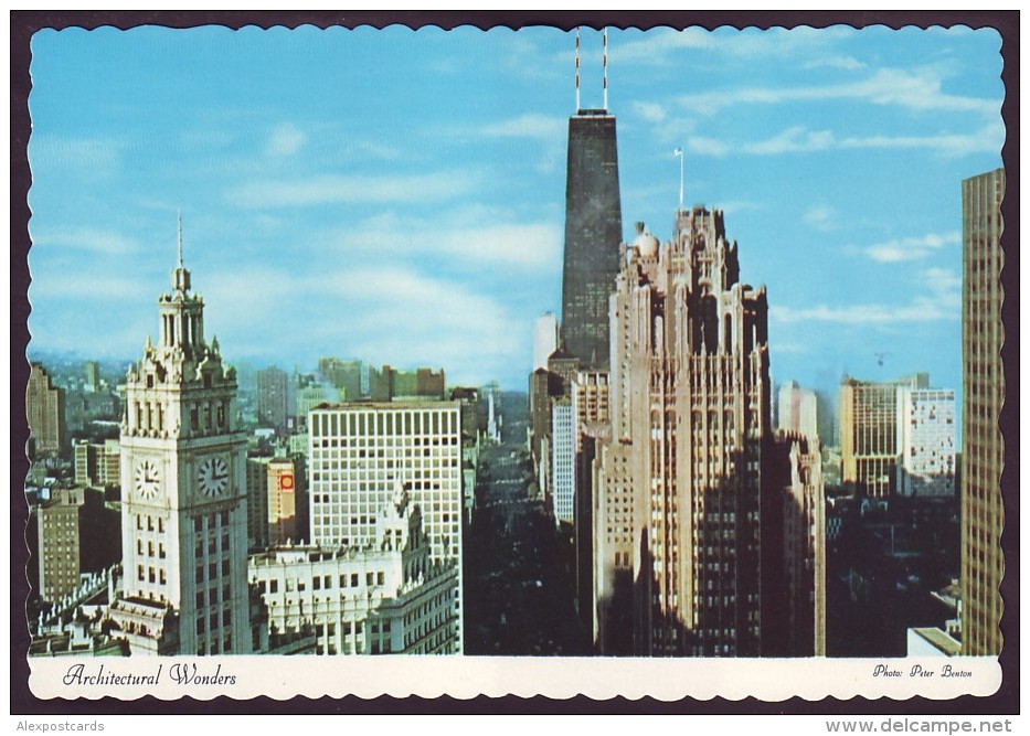 AERIAL VIEW OF NORTH MICHIGAN AVENUE, WRIGLEY BUILDING, TRIBUNE TOWER. CHICAGO, ILLINOIS, USA (Unused Postcard, 1970´s) - Chicago