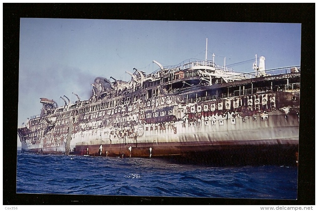 2 PHOTOS D’épave Du PAQUEBOT " ANTILLES  " Au Large De L’île Moustique 08.01.1971 ( Compagnie Générale Transatlantique ) - Other & Unclassified