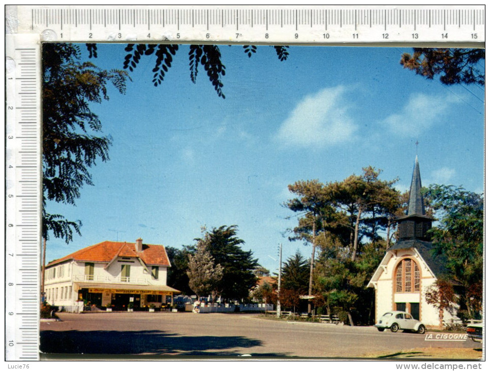 THARON PLAGE  -  L Eglise Et L Hôtel Du Châlet -  Véhicule Ancien - Tharon-Plage