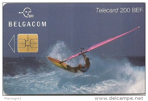CARTE-PUCE-BELGACOM-200BEF-SURF-31/08/2000- TBE- - Avec Puce