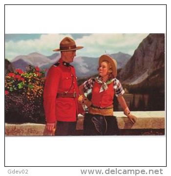 CND1773C-LFTD3949TPROPOL.Tarjeta Postal De CANADA.Policia Hablando Con Una Mujer,en La MONTAÑA - Otros & Sin Clasificación