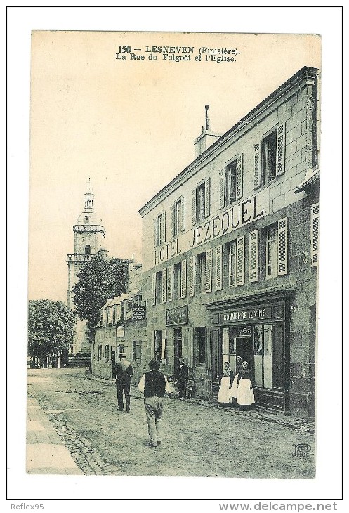 LESNEVEN - La Rue Du Folgoët Et L'Eglise - Hôtel Jezequel - Lesneven