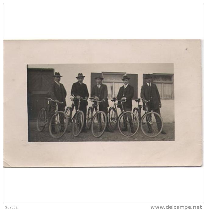 REURPTP1792C-LFTD3324TTSC. TARJETA POSTAL DE EUROPA.5 Hombres Con Bicicletas - Otros & Sin Clasificación