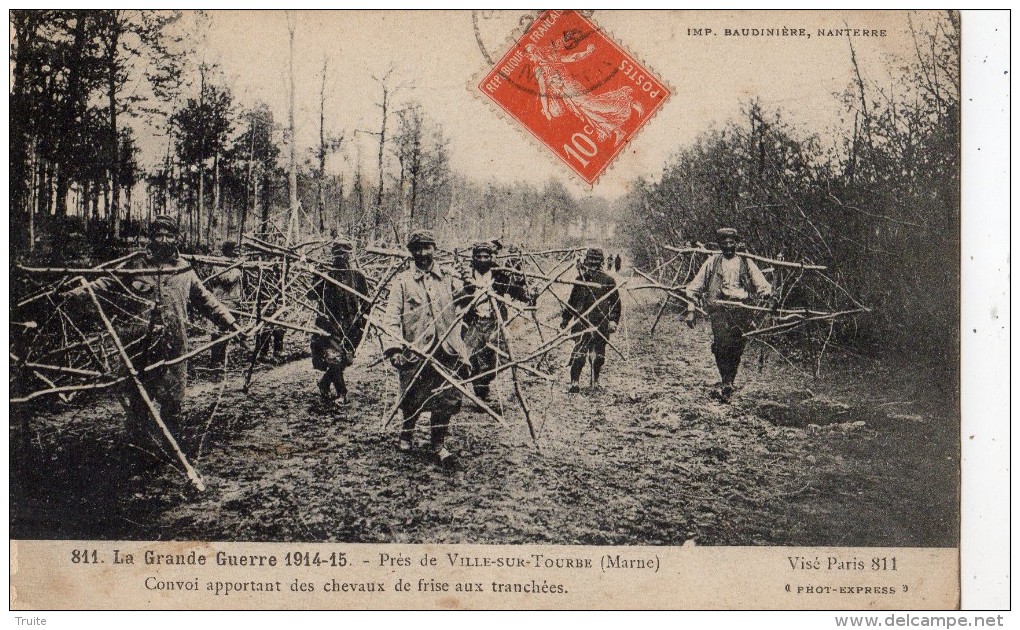 1914-1915 PRES DE VILLE-SUR-TOURBE POILUS APPORTANT DES CHEVAUX DE FRISE AUX TRANCHEES - Ville-sur-Tourbe