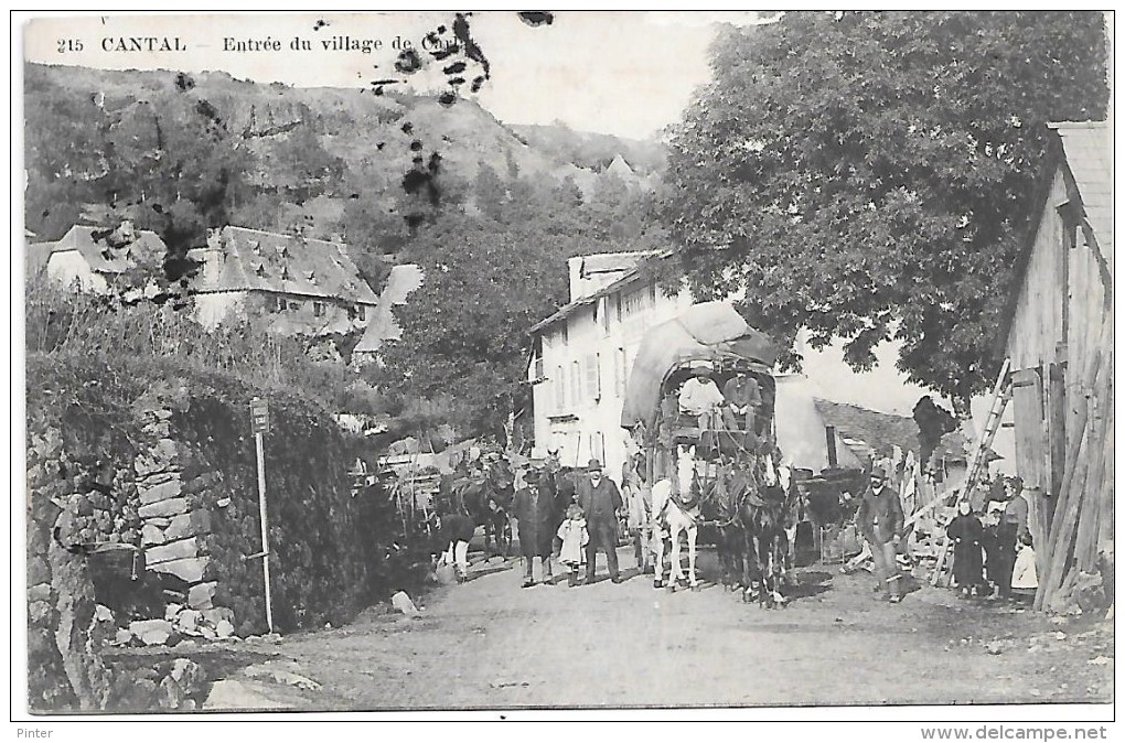 CANTAL - Entrée Du Village De CARLAT - La Malle Poste - Carlat