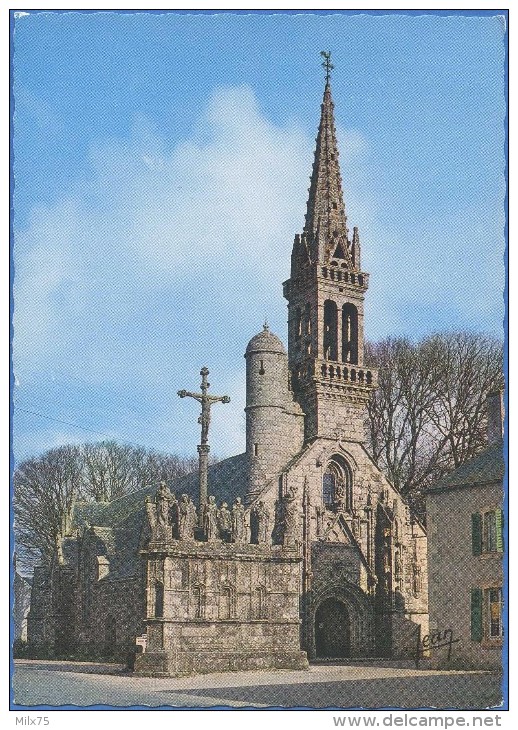 29 - CONFORT - Le Calvaire Et L'Eglise - Pont-Croix