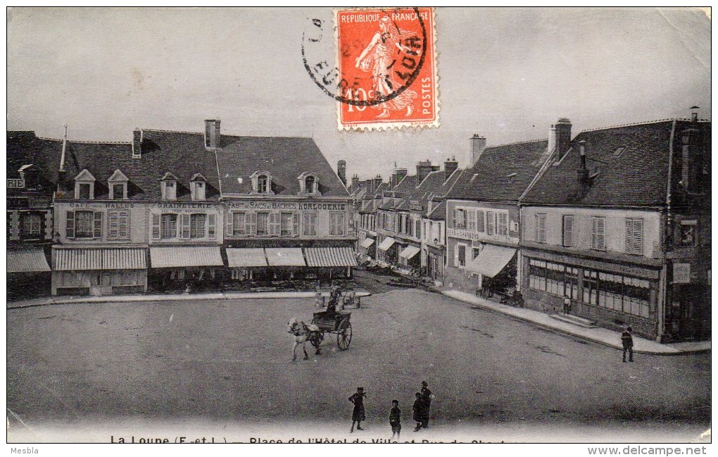 CPA -   LA  LOUPE  (28)   Place De L'Hotel De Ville Et Rue De Chartres - La Loupe