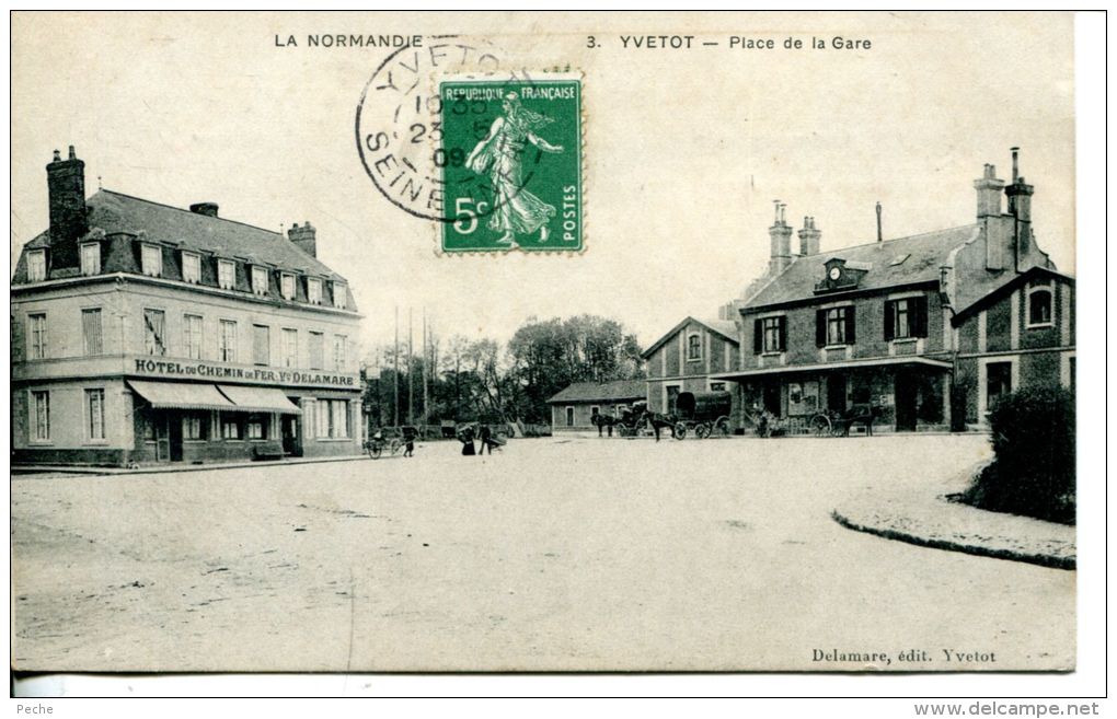 N°40146 -cpa Yvetot -place De La Gare- - Gares - Sans Trains