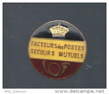 Boutonnière Ancienne émaillée Noir, Jaune, Rouge "FACTEURS DES POSTES SECOURS MUTUELS" RR - Administrations